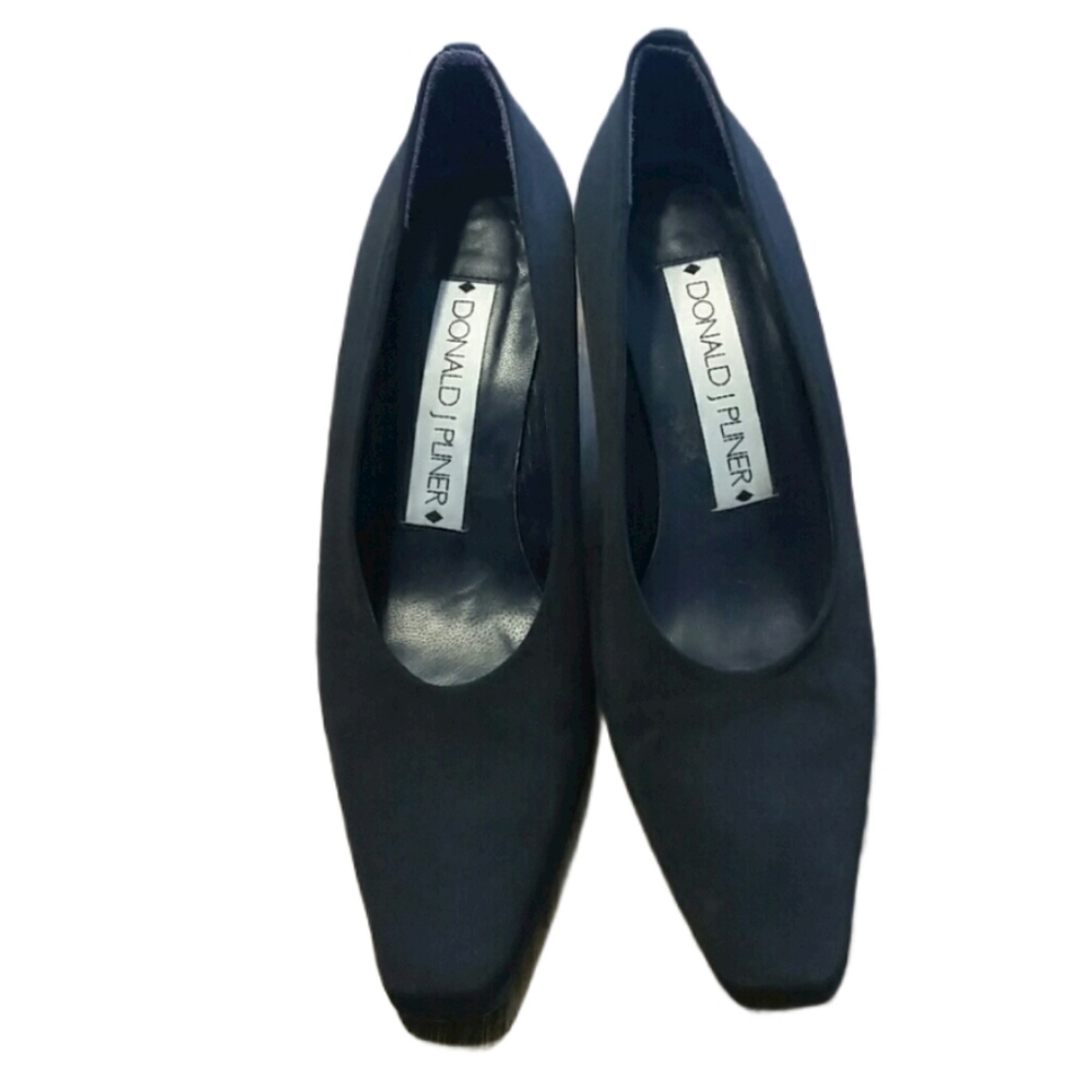 Donald J. Pliner Black LaTara Pumps sz 6 EUC